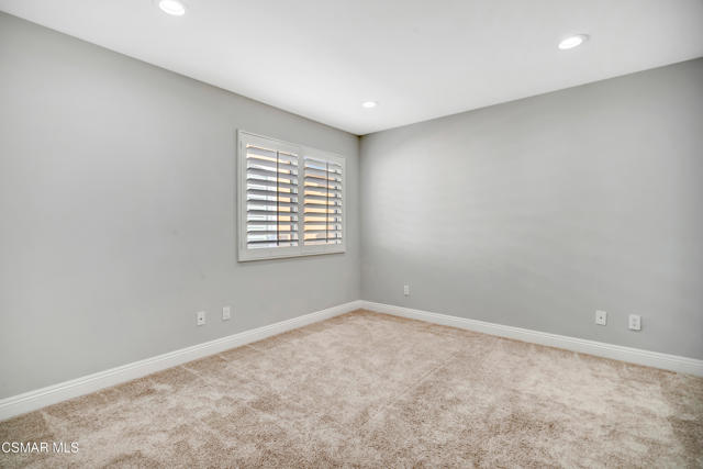 3044 Ferncrest Place, Thousand Oaks CA: https://media.crmls.org/mediaz/aa8ec5a1-b15c-4fb5-952f-31a634cc6270.jpg