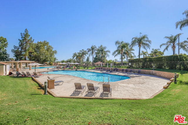 12119 Falcon Crest Way, Porter Ranch CA: https://media.crmls.org/mediaz/aa8f0ba6-47e8-466d-a2a8-a731113bf3d5.jpg