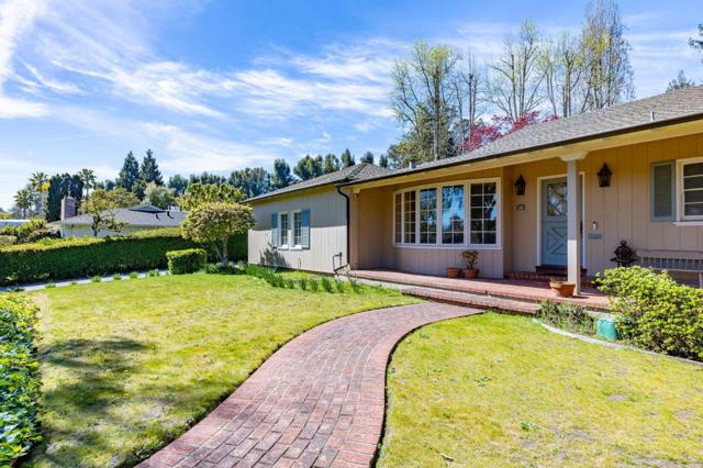 680 Fairway Circle, Hillsborough CA: https://media.crmls.org/mediaz/aa8f48c0-6229-4366-a3a5-248a1a0f782a.jpg