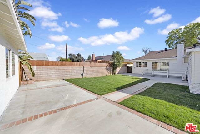 21819 Arminta Street, Canoga Park CA: https://media.crmls.org/mediaz/aa8f8016-4953-4215-9ed3-04e9eeb75458.jpg