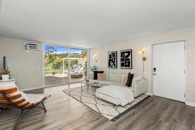 Detail Gallery Image 7 of 36 For 2544 Navarra #12,  Carlsbad,  CA 92009 - 2 Beds | 2 Baths