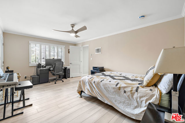 1228 14th Street, Santa Monica CA: https://media.crmls.org/mediaz/aa907ba1-c0b1-460e-8661-7a997eccb541.jpg