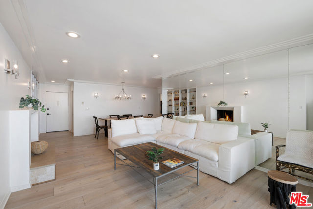 22548 Pacific Coast Highway, Malibu CA: https://media.crmls.org/mediaz/aa908ef3-6d46-4d72-8b84-7a7e2ab1b83f.jpg