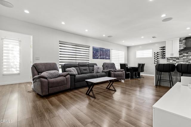 Detail Gallery Image 3 of 20 For 12827 Sylvan St, North Hollywood,  CA 91606 - 4 Beds | 3 Baths