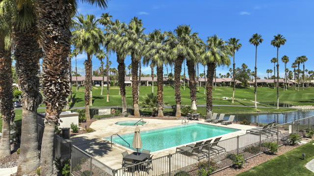 76099 Impatiens Circle, Palm Desert CA: https://media.crmls.org/mediaz/aa90cd71-70ba-4013-8066-6aaa71e952b6.jpg