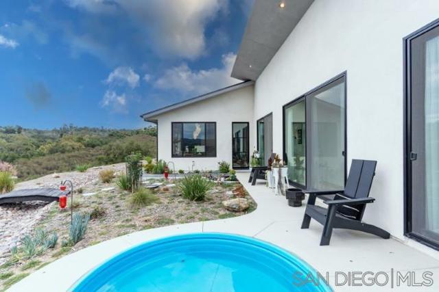 1615 Vista Del Lago, Fallbrook CA: https://media.crmls.org/mediaz/aa911675-9ee6-4eaa-8a30-bd5d5fc5eed3.jpg