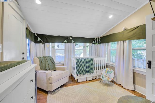 1215 Castro St, Martinez CA: https://media.crmls.org/mediaz/aa9149df-915f-4ceb-ada3-5a6baade9f18.jpg
