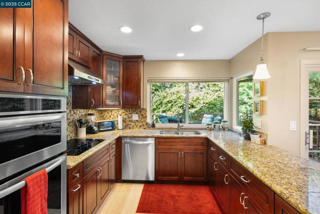 11878 W Vomac Rd, Dublin CA: https://media.crmls.org/mediaz/aa918f88-d3e2-40be-8bfd-3d13a76b5b5b.jpg