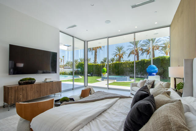 1 Makena Lane, Rancho Mirage CA: https://media.crmls.org/mediaz/aa91cab7-6822-4594-a81e-46818494dd12.jpg