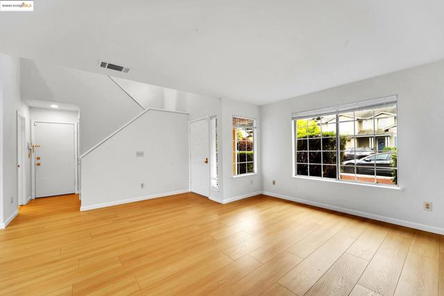 1764 Primrose Ln, Pinole CA: https://media.crmls.org/mediaz/aa923309-ea87-4d8a-bf44-632d60559ce6.jpg