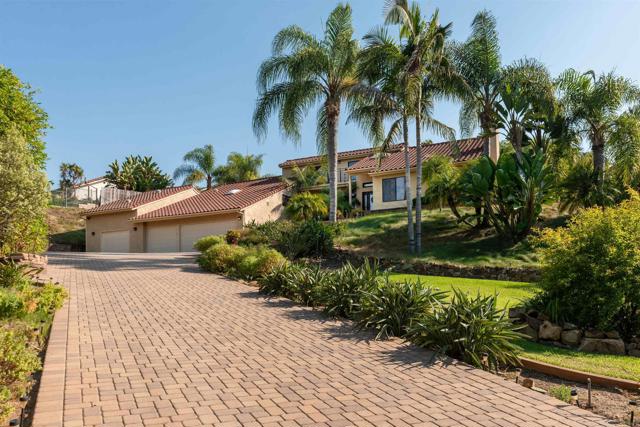Detail Gallery Image 4 of 54 For 6541 Vispera Pl, Carlsbad,  CA 92009 - 4 Beds | 3/2 Baths