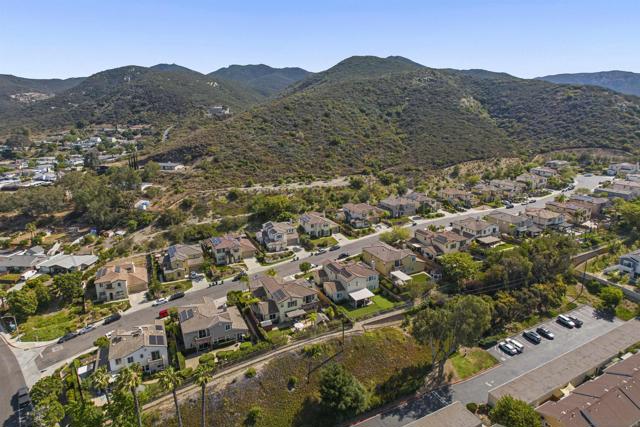 7787 Britt Pl, Santee CA: https://media.crmls.org/mediaz/aa9350ea-17d7-42ef-9095-114a28a14072.jpg