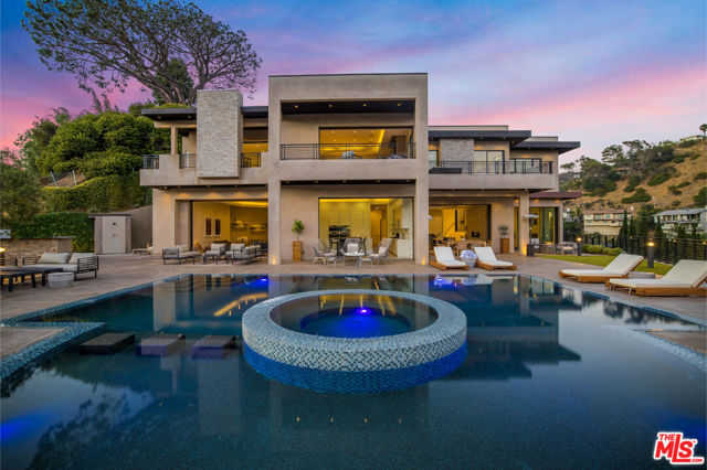 2501 Zorada Drive, Los Angeles CA: https://media.crmls.org/mediaz/aa9373eb-d75b-417f-8e0d-11d951697d5f.jpg