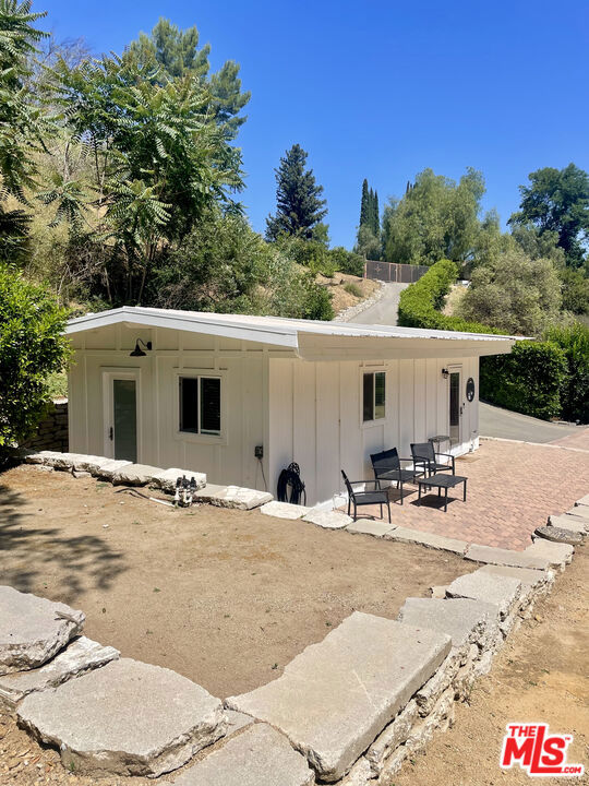 3 Ambar Drive, Woodland Hills CA: https://media.crmls.org/mediaz/aa9386ae-ea46-40f1-8182-a8f669b9c8ea.jpg