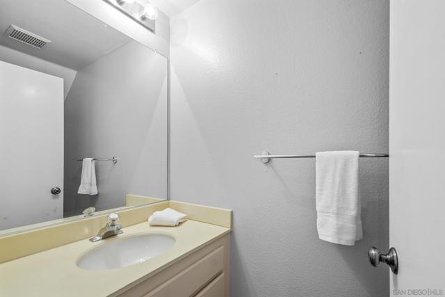 11378 Via Rancho San Diego, El Cajon CA: https://media.crmls.org/mediaz/aa93c004-71c7-48a9-9414-86684078839e.jpg