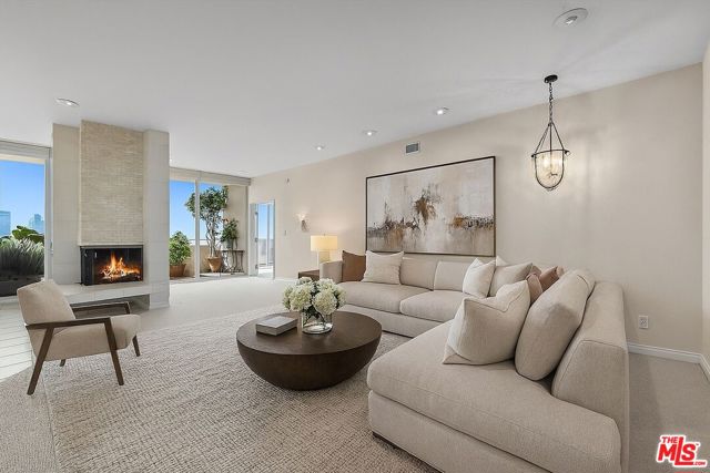 1333 S Beverly Glen Boulevard, Los Angeles CA: https://media.crmls.org/mediaz/aa946c90-2538-4acf-845e-02584469b6fc.jpg