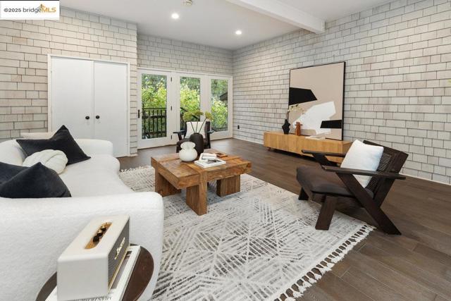 99 Lexford Rd, Piedmont CA: https://media.crmls.org/mediaz/aa94955f-4d72-4c4b-bd24-e9114699e6a1.jpg