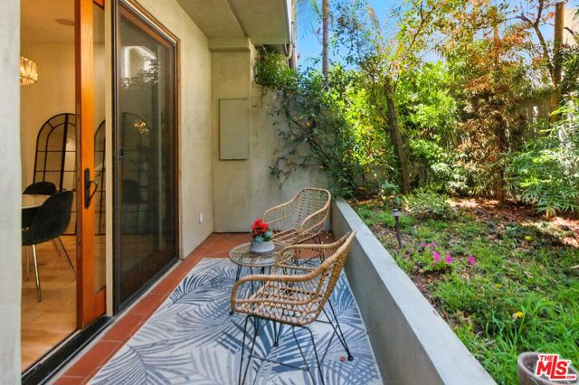 838 16th Street, Santa Monica CA: https://media.crmls.org/mediaz/aa952e7a-87c0-489e-b8e6-fe6d23b29ea3.jpg