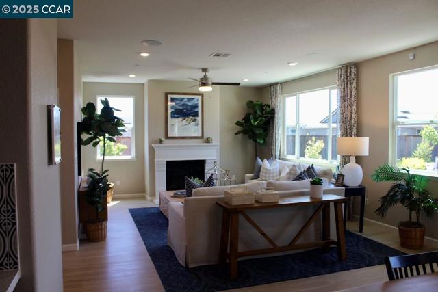 783 Billhook Drive, Vacaville CA: https://media.crmls.org/mediaz/aa956667-e536-4b61-ba36-c6c3c0766dfb.jpg