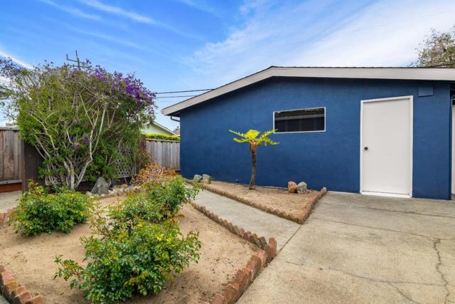 232 Peninsula Drive, Marina CA: https://media.crmls.org/mediaz/aa956a6c-32cb-4398-9ef7-3882b52812e1.jpg
