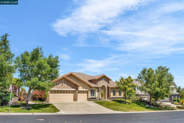 3322 Ashbourne Cir, San Ramon CA: https://media.crmls.org/mediaz/aa957866-313b-403a-9a6d-75c2333d7d47.jpg
