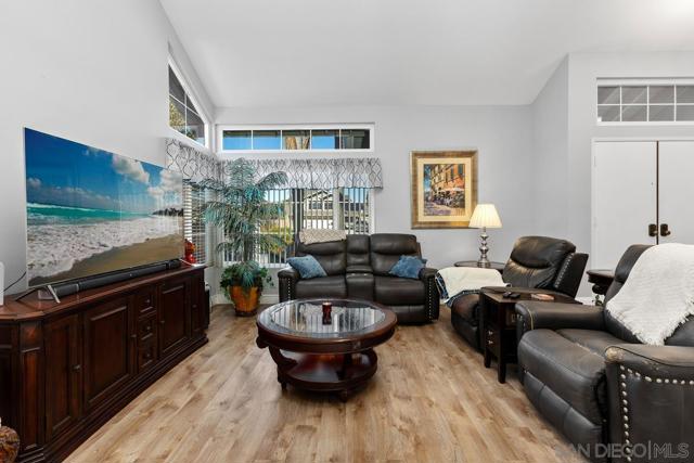 4475 Saint Andrews Place, Oceanside CA: https://media.crmls.org/mediaz/aa95a9c4-9e34-41d6-b4ae-73df36f5425a.jpg