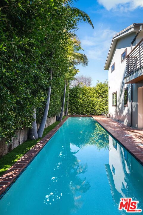 3201 Viola Place, Marina del Rey CA: https://media.crmls.org/mediaz/aa95ef27-75df-41c1-8a2c-d36ead403515.jpg