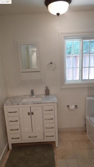 108 Green St, Martinez CA: https://media.crmls.org/mediaz/aa96a621-2511-44ba-a05b-c3b205ccc678.jpg