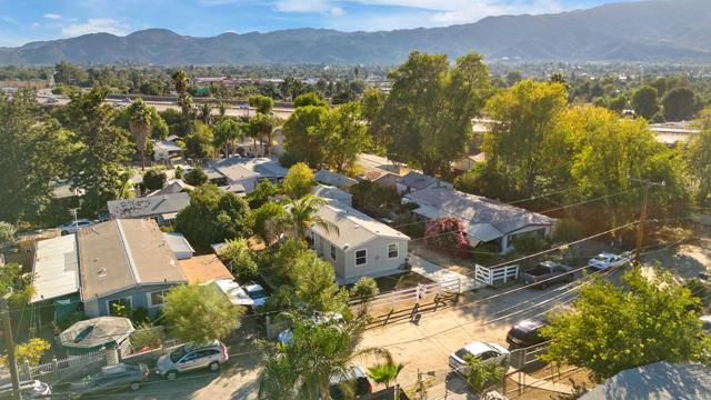 33615 Orange Street, Wildomar CA: https://media.crmls.org/mediaz/aa97e5b4-2ae2-43e0-9a41-e3907902d487.jpg