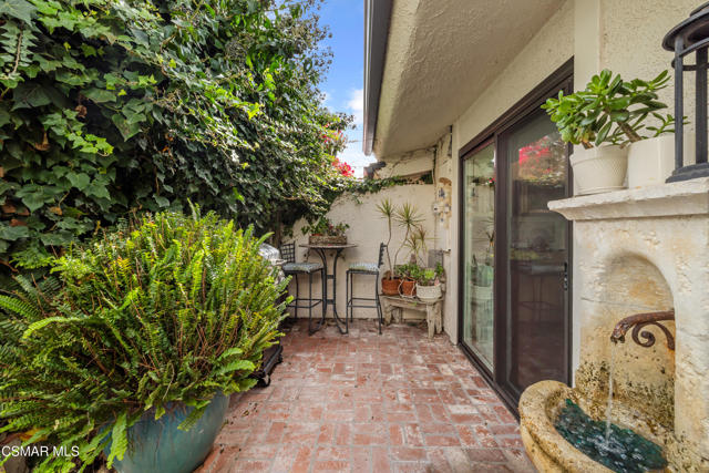 6766 Las Olas Way, Malibu CA: https://media.crmls.org/mediaz/aa97f36e-c3b4-49bf-97ac-ec5db993d99e.jpg