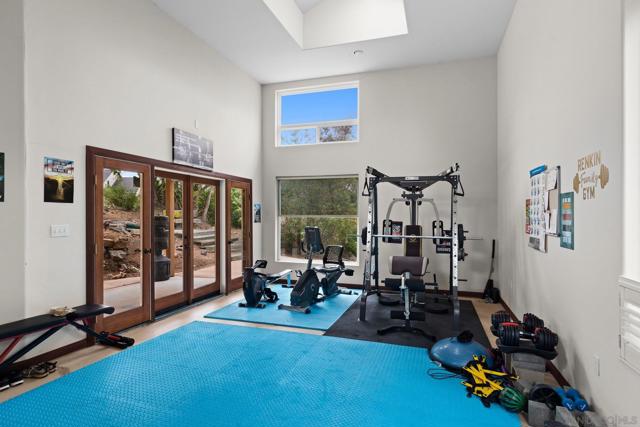 521 Latigo Row, Encinitas CA: https://media.crmls.org/mediaz/aa980a01-8bd4-48a3-b1c7-b29434aaf3a6.jpg