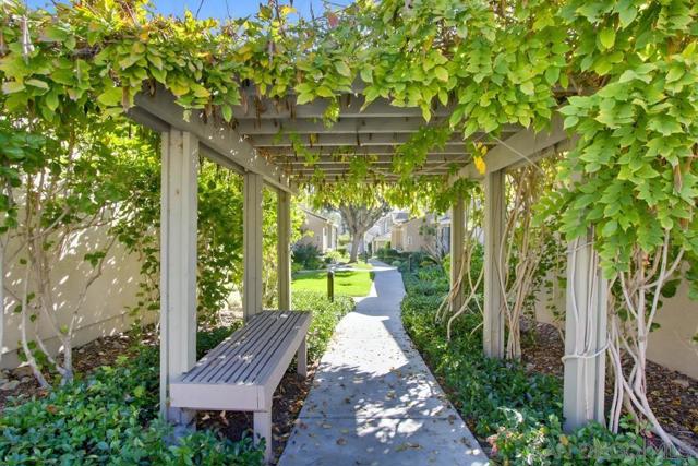 3613 CAMINITO CARMEL LANDING, San Diego CA: https://media.crmls.org/mediaz/aa98600e-cfbe-4c80-b8ae-2baf96c96268.jpg