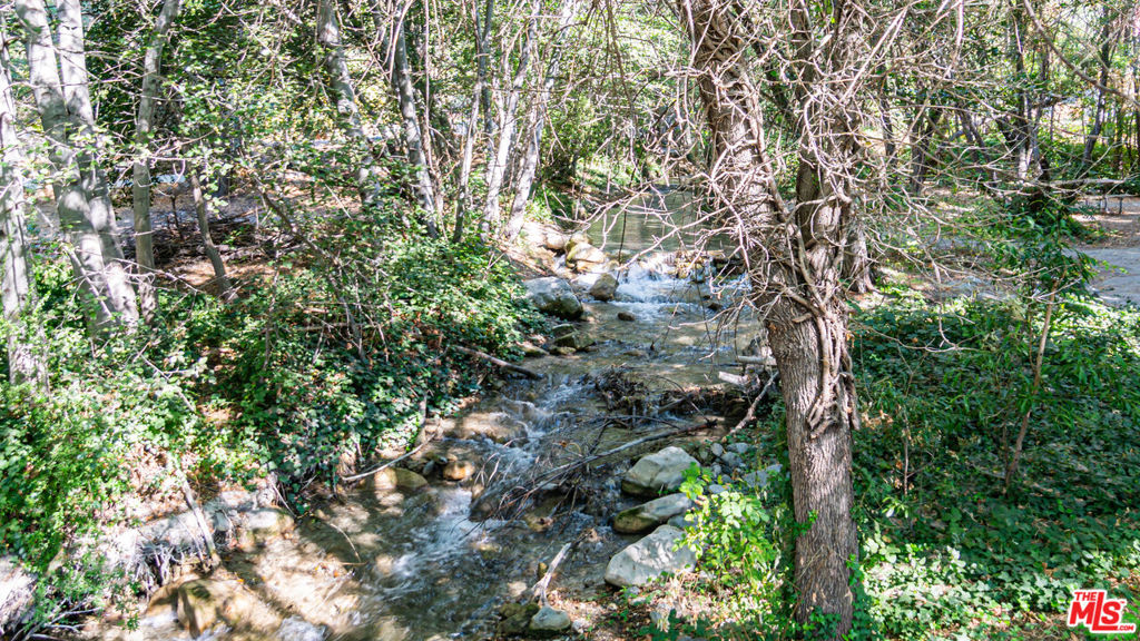 https://media.crmls.org/mediaz/aa986707-da14-4d3a-8464-2150f95b970e.jpg?preset=X-Large