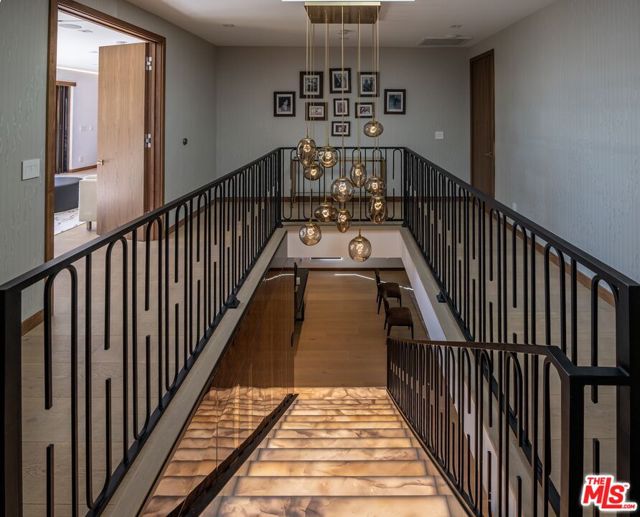 2717 Motor Avenue, Los Angeles CA: https://media.crmls.org/mediaz/aa9954fb-31d9-4337-b344-9acffedbc5d9.jpg