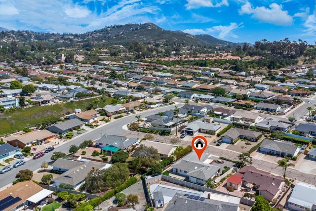 12466 Senda Rd, San Diego CA: https://media.crmls.org/mediaz/aa9a2c9f-c679-4276-8bc4-8b8aefb64ac1.jpg