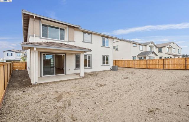 373 E Gobind Blvd, Mountain House CA: https://media.crmls.org/mediaz/aa9a3292-a901-4522-b64e-5c26189fd084.jpg