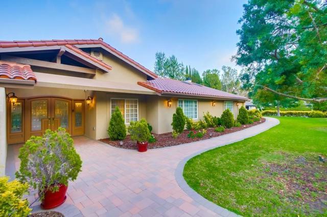 16657 Valle Verde Rd, Poway CA: https://media.crmls.org/mediaz/aa9aae6e-d886-444c-a49d-7509f756ff5b.jpg