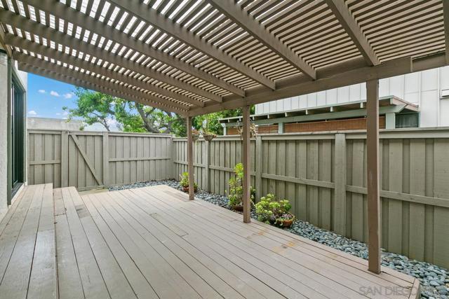 3338 Caminito Vasto, La Jolla CA: https://media.crmls.org/mediaz/aa9ac82e-7b2c-45a1-ab32-31f11431d4af.jpg