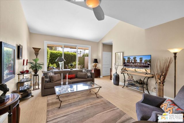 1254 E Andreas Road, Palm Springs CA: https://media.crmls.org/mediaz/aa9b13ea-3559-415c-b125-a090d52e7281.jpg