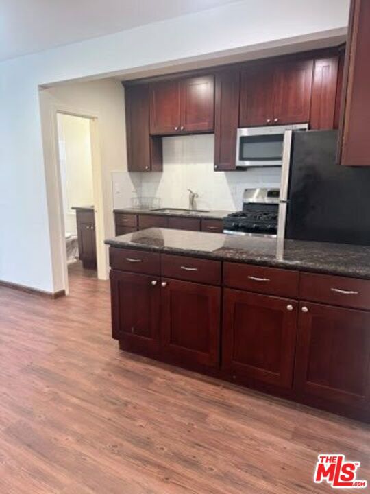 137 S Crescent Drive, Beverly Hills CA: https://media.crmls.org/mediaz/aa9b2d4f-c770-4d9c-ba60-83b7f1da9fbf.jpg