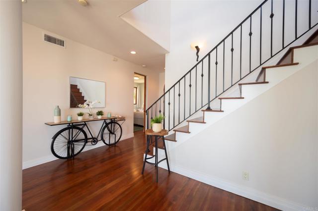 Detail Gallery Image 11 of 36 For 5556 Calumet Ave, La Jolla,  CA 92037 - 3 Beds | 3/1 Baths