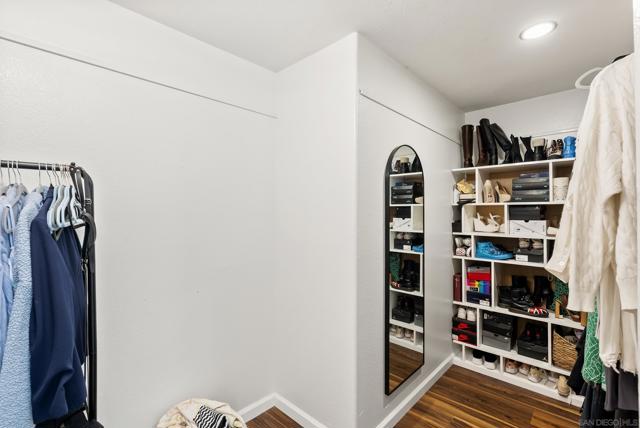 1328 Woodhaven Dr, Oceanside CA: https://media.crmls.org/mediaz/aa9b4c77-272b-4a40-b56f-b7c9b4717974.jpg