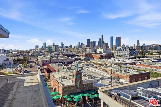 530 S Hewitt Street, Los Angeles CA: https://media.crmls.org/mediaz/aa9b7e57-5f47-4fbc-a0b7-c52f1364dcf9.jpg