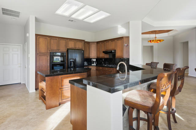 37552 Mojave Sage Street, Palm Desert CA: https://media.crmls.org/mediaz/aa9ce0bc-82e2-48ce-9915-bebccc39f8f2.jpg