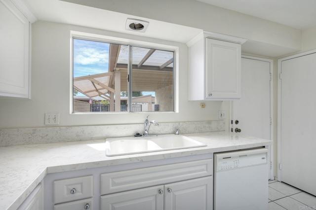 Detail Gallery Image 8 of 28 For 1014 Plover Way, Oceanside,  CA 92057 - 2 Beds | 2 Baths
