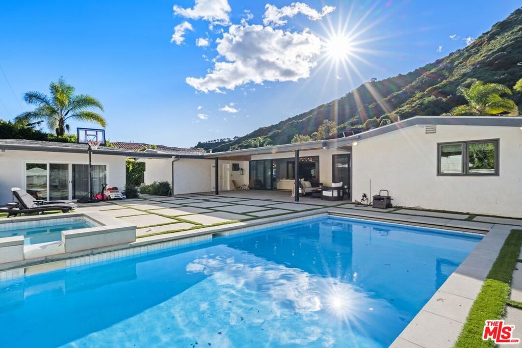 2120 San Ysidro Drive