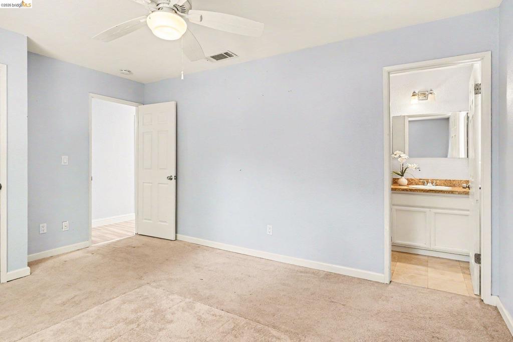 https://media.crmls.org/mediaz/aa9ddbd4-3266-4be7-936d-e1ffdc1e41d1.jpg?preset=X-Large