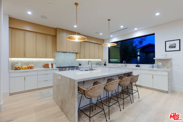 1822 N Vista Street, Los Angeles CA: https://media.crmls.org/mediaz/aa9e09b6-2573-4e75-9b57-d0dfcc3e93ed.jpg