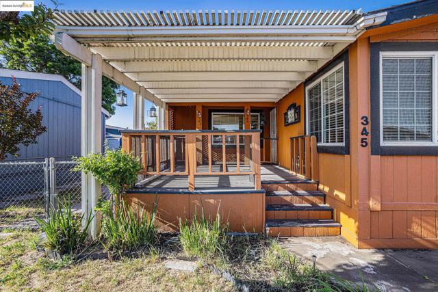 345 Benet Ct, Bethel Island CA: https://media.crmls.org/mediaz/aa9e3bf4-ed86-4756-b28b-1c7f2314dd55.jpg