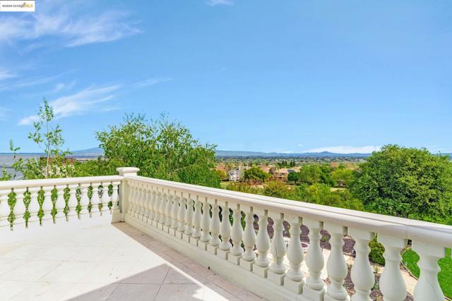 1853 Via Di Salerno, Pleasanton CA: https://media.crmls.org/mediaz/aa9e4c8d-8e47-44cf-b529-9fbd6f170b9f.jpg